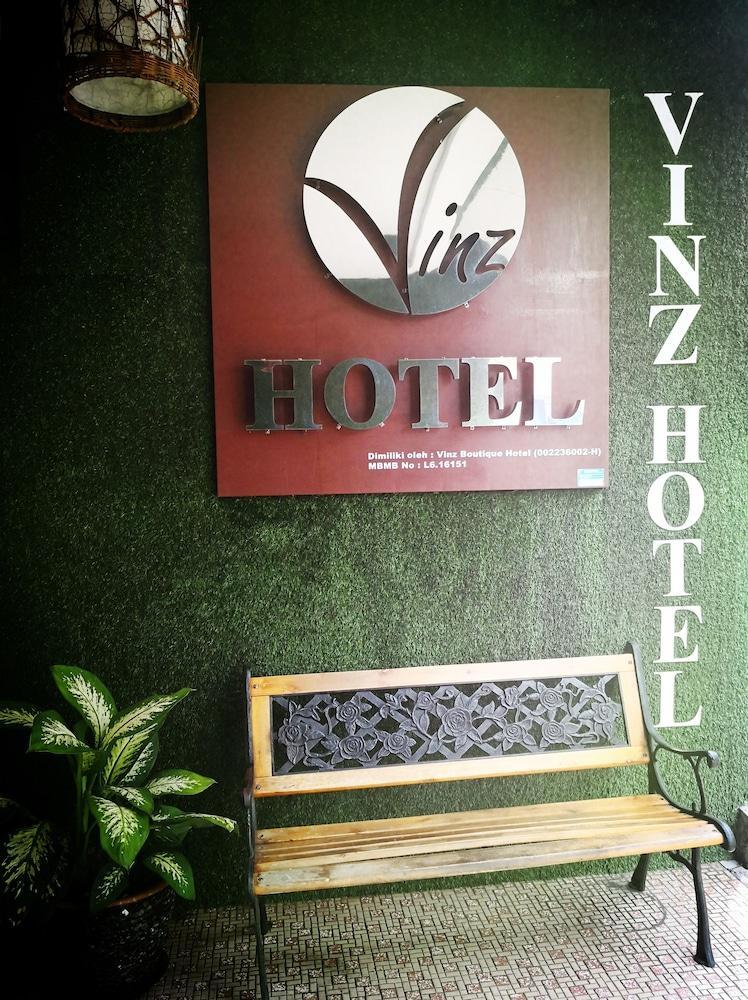 Vinz Hotel Malacca Exterior photo